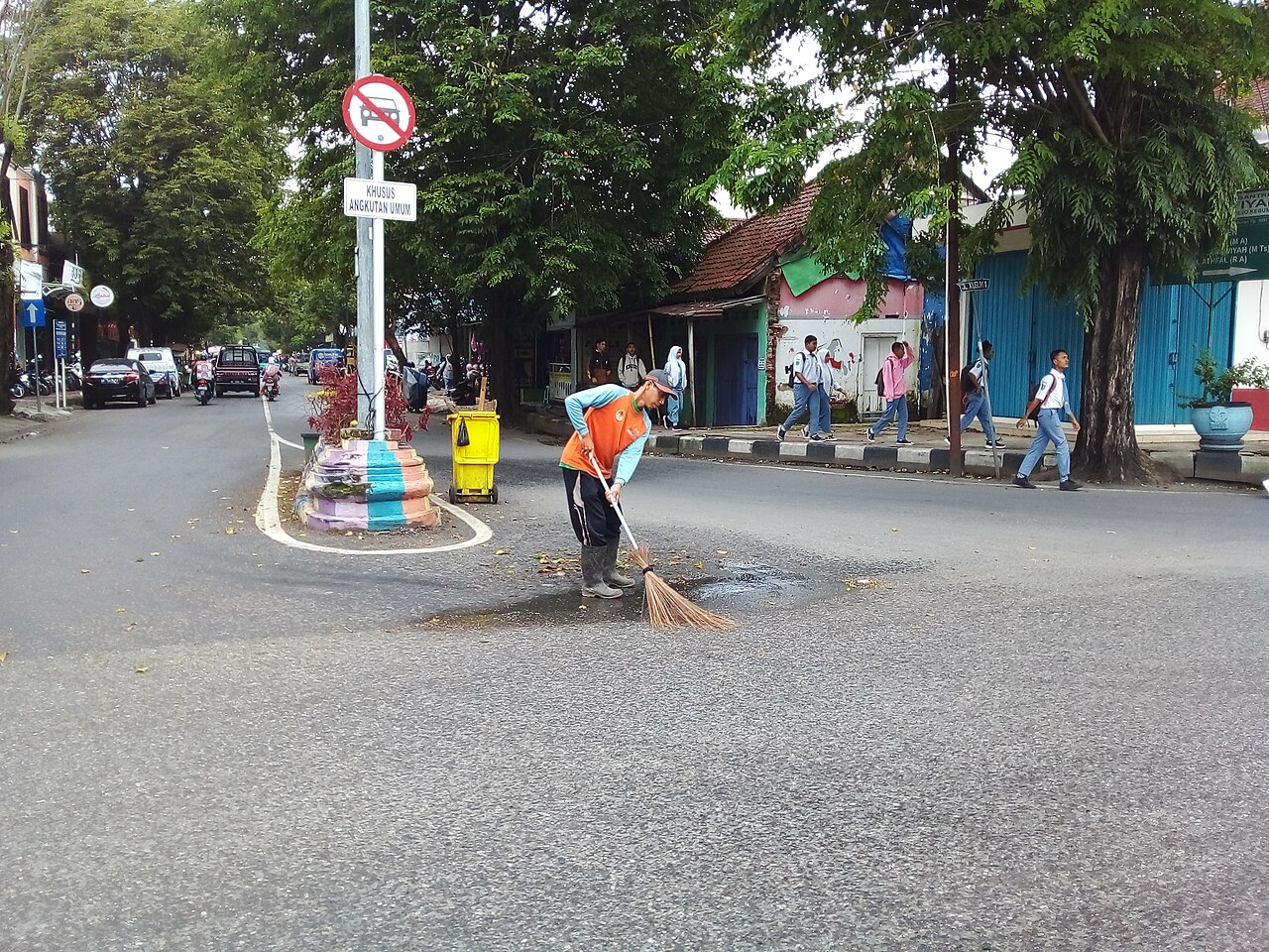 Pengelolaan sampah pesisirtengah